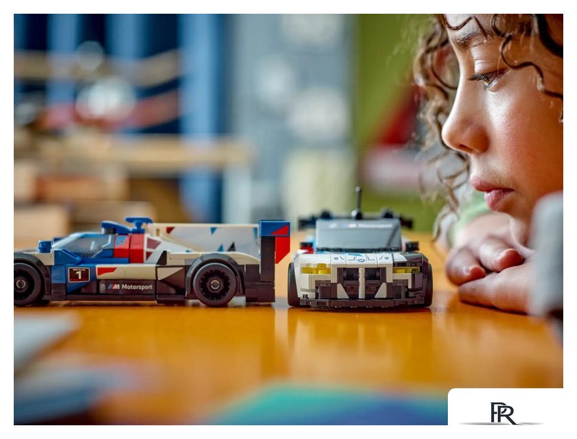 Конструктор LEGO Speed Champions 76922 Гоночные автомобили BMW M4 GT3 и BMW M Hybrid V8 - Изображение №11 — Интернет-магазин ПроЗаказ
