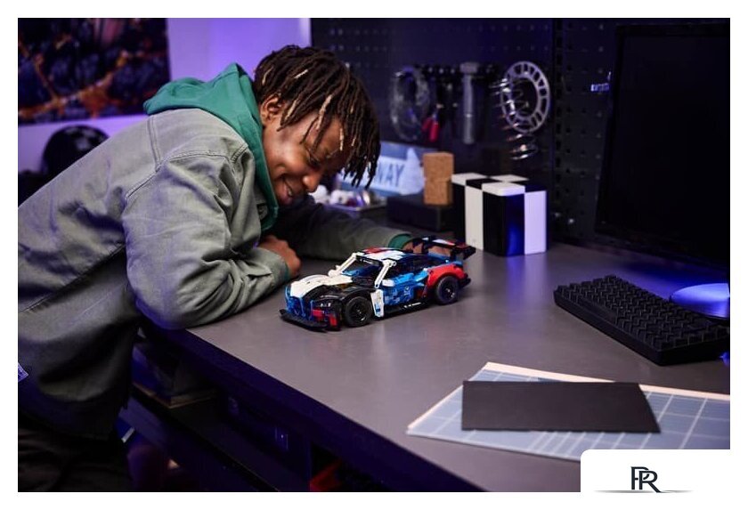 Конструктор LEGO Technic 42226 BMW M4 GT3 EVO Race Car - Изображение №7 — Интернет-магазин ПроЗаказ