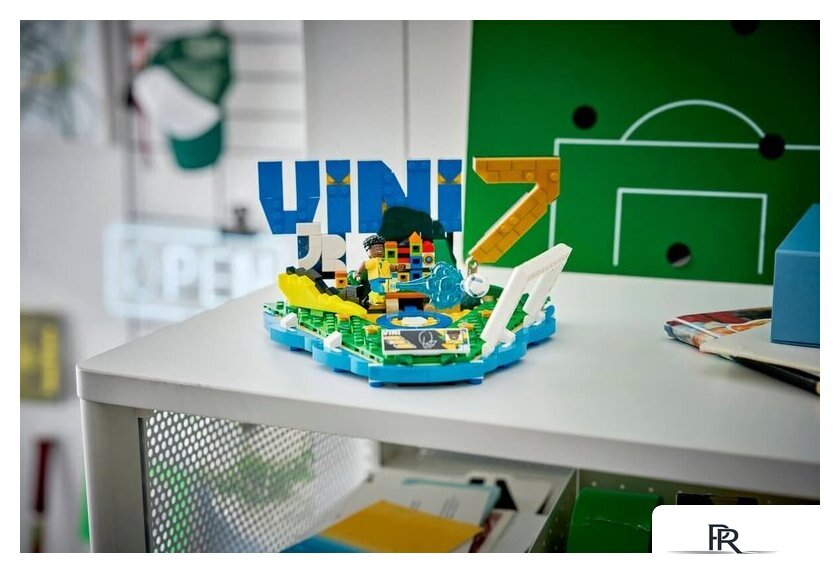 Конструктор LEGO Editions 43027 Винисиус Жуниор – лучшие моменты футбольного матча - Изображение №11 — Интернет-магазин ПроЗаказ