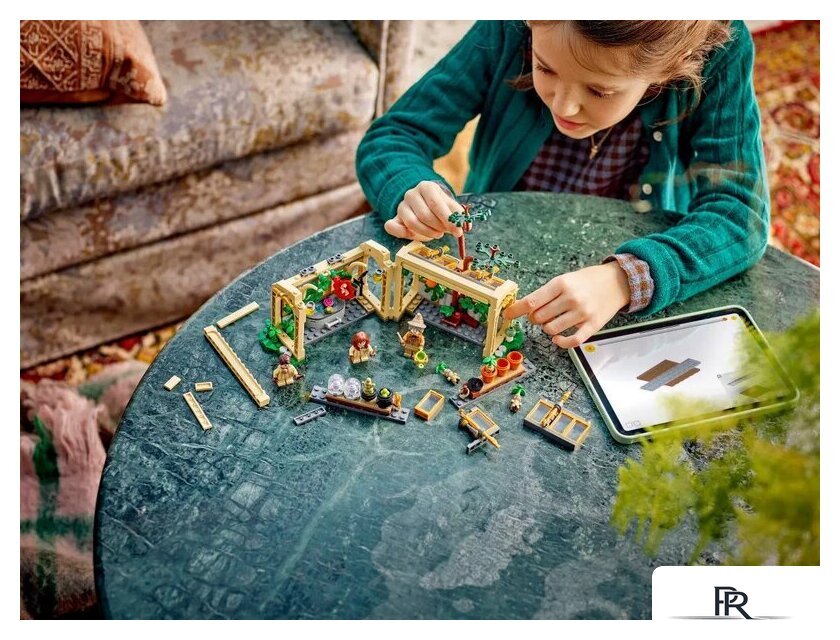 Конструктор LEGO Harry Potter Замок Хогвартс: Класс Гербологии 76445 - Изображение №10 — Интернет-магазин ПроЗаказ
