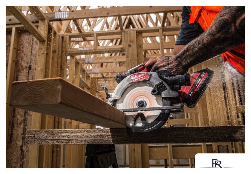 Дисковая (циркулярная) пила Milwaukee M18 FCS552-0X Fuel 4933493588 (без АКБ, кейс) - Изображение №4 — Интернет-магазин ПроЗаказ