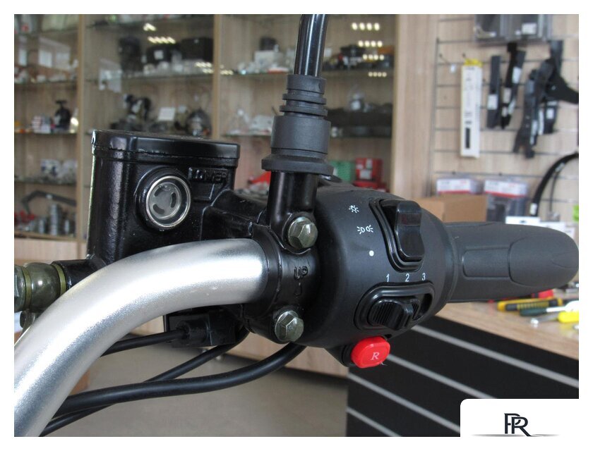 Электроскутер Yakama AP-H0003G (черный) - Изображение №7 — Интернет-магазин ПроЗаказ