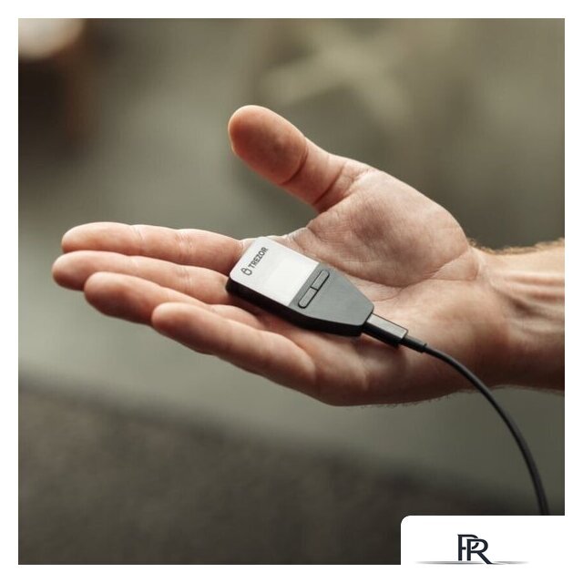 Аппаратный криптокошелек Trezor Safe 3 (черный) - Изображение №4 — Интернет-магазин ПроЗаказ
