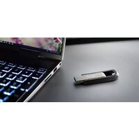 USB Flash SanDisk Extreme Go 256GB - Превью изображения №8 — Интернет-магазин ПроЗаказ