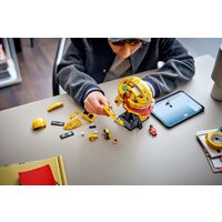 Конструктор LEGO Editions 43022 Шлем Льюиса Хэмилтона команды Scuderia Ferrari HP - Превью изображения №11 — Интернет-магазин ПроЗаказ