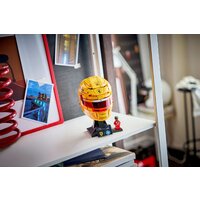 Конструктор LEGO Editions 43022 Шлем Льюиса Хэмилтона команды Scuderia Ferrari HP - Превью изображения №9 — Интернет-магазин ПроЗаказ