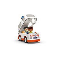 Конструктор LEGO Duplo Скорая помощь и водитель 10447 - Превью изображения №4 — Интернет-магазин ПроЗаказ