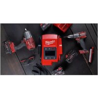 Пусковое устройство Milwaukee Jump Starter M18 JS2000-0 4933498026 (без АКБ) - Превью изображения №12 — Интернет-магазин ПроЗаказ
