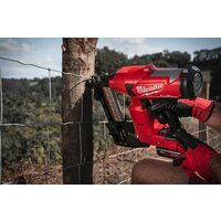 Степлер Milwaukee M18 FUEL M18FFUS-302C 4933479832 (с 2-мя АКБ 3 Ач, кейс) - Превью изображения №10 — Интернет-магазин ПроЗаказ