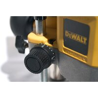 Вертикальный фрезер DeWalt DW621 - Превью изображения №8 — Интернет-магазин ПроЗаказ