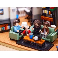 Конструктор LEGO Ideas 21328 Seinfeld - Превью изображения №22 — Интернет-магазин ПроЗаказ