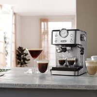 Рожковая кофеварка DeLonghi Classic EM450.M - Превью изображения №3 — Интернет-магазин ПроЗаказ