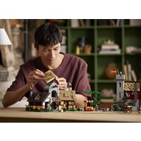 Конструктор LEGO Icons 10332 Средневековая городская площадь - Превью изображения №13 — Интернет-магазин ПроЗаказ
