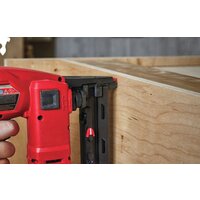 Степлер Milwaukee M18 FNCS18GS-0X 4933471942 (без АКБ) - Превью изображения №5 — Интернет-магазин ПроЗаказ