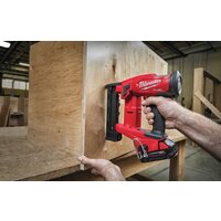Степлер Milwaukee M18 FNCS18GS-0X 4933471942 (без АКБ) - Превью изображения №6 — Интернет-магазин ПроЗаказ
