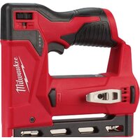 Степлер Milwaukee M12 BST-0 4933459634 (без АКБ) - Превью изображения №4 — Интернет-магазин ПроЗаказ