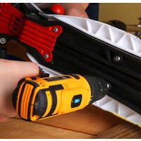 Дрель-шуруповерт Deko Banger SET 93 063-4168 (с 2-мя АКБ, кейс, набор оснастки) - Превью изображения №6 — Интернет-магазин ПроЗаказ