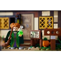 Конструктор LEGO Ideas 21341 Фокус-Покус: Коттедж сестер Сандерсон - Превью изображения №17 — Интернет-магазин ПроЗаказ
