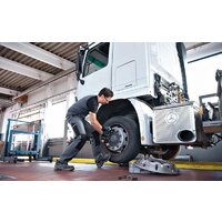 Гайковерт Bosch GDS 18V-1050 H Professional 06019J8502 (с 2-мя АКБ 8 Ah, кейс) - Превью изображения №2 — Интернет-магазин ПроЗаказ