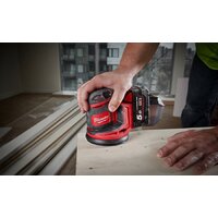 Эксцентриковая шлифмашина Milwaukee M18 BOS125-502B 4933464229 (с 2-мя АКБ, сумка) - Превью изображения №7 — Интернет-магазин ПроЗаказ