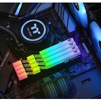 Оперативная память Thermaltake ToughRam RGB 2x16GB DDR4 PC4-28800 R009D416GX2-3600C18A - Превью изображения №3 — Интернет-магазин ПроЗаказ