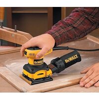 Виброшлифмашина DeWalt DWE6411 - Превью изображения №7 — Интернет-магазин ПроЗаказ