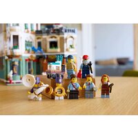 Конструктор LEGO Icons 11371 Торговая улица - Превью изображения №12 — Интернет-магазин ПроЗаказ