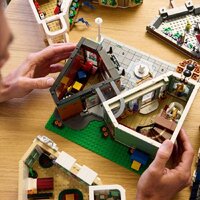 Конструктор LEGO Icons 11371 Торговая улица - Превью изображения №14 — Интернет-магазин ПроЗаказ
