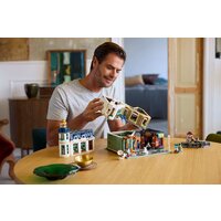 Конструктор LEGO Icons 11371 Торговая улица - Превью изображения №11 — Интернет-магазин ПроЗаказ