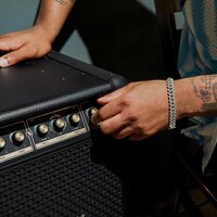 Патибокс Marshall Bromley 750 (черный/латунь) - Превью изображения №12 — Интернет-магазин ПроЗаказ