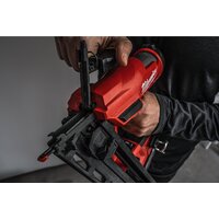 Гвоздезабиватель Milwaukee M18 FN16GA-0X Fuel 4933478094 (без АКБ, кейс) - Превью изображения №7 — Интернет-магазин ПроЗаказ