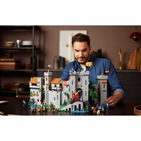 Конструктор LEGO Icons 10305 Замок Львиных рыцарей - Превью изображения №3 — Интернет-магазин ПроЗаказ
