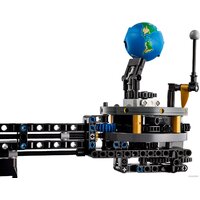 Конструктор LEGO Technic 42179 Планета Земля и Луна на орбите - Превью изображения №5 — Интернет-магазин ПроЗаказ