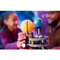 Конструктор LEGO Technic 42179 Планета Земля и Луна на орбите - Превью изображения №9 — Интернет-магазин ПроЗаказ