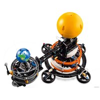 Конструктор LEGO Technic 42179 Планета Земля и Луна на орбите - Превью изображения №4 — Интернет-магазин ПроЗаказ