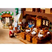 Конструктор LEGO Disney 43242 Домик Белоснежки и семи гномов - Превью изображения №13 — Интернет-магазин ПроЗаказ