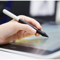 Стилус для графического планшета Wacom One 13 DTC-133 CP91300B2Z - Превью изображения №5 — Интернет-магазин ПроЗаказ