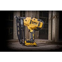 Гвоздезабиватель DeWalt DCN660D2 (с 2-мя АКБ, кейс) - Превью изображения №2 — Интернет-магазин ПроЗаказ