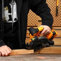 Дисковая (циркулярная) пила Deko DKCS20DA 085-1155 (с 1-им АКБ) - Превью изображения №8 — Интернет-магазин ПроЗаказ