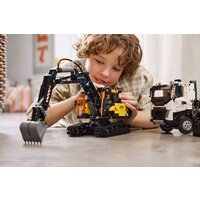 Конструктор LEGO Technic Грузовик Volvo FMX и электрический экскаватор EC230 42175 - Превью изображения №10 — Интернет-магазин ПроЗаказ
