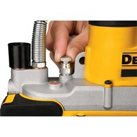 Шприц для смазки DeWalt DCGG571M1 (с 1-им АКБ, кейс) - Превью изображения №16 — Интернет-магазин ПроЗаказ
