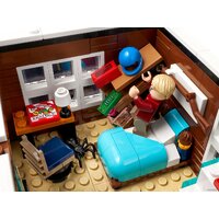 Конструктор LEGO Ideas 21330 Один дома - Превью изображения №24 — Интернет-магазин ПроЗаказ
