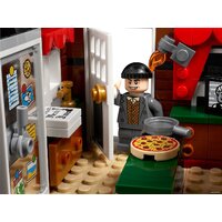 Конструктор LEGO Ideas 21330 Один дома - Превью изображения №44 — Интернет-магазин ПроЗаказ