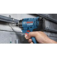 Винтоверт Bosch GDR 180-LI Professional 06019G5123 (с 2-мя АКБ, кейс) - Превью изображения №2 — Интернет-магазин ПроЗаказ