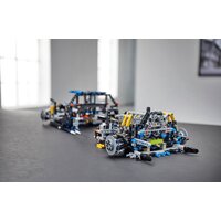 Конструктор LEGO Technic 42083 Bugatti Chiron - Превью изображения №10 — Интернет-магазин ПроЗаказ