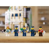 Конструктор LEGO Creator 10278 Полицейский участок - Превью изображения №30 — Интернет-магазин ПроЗаказ