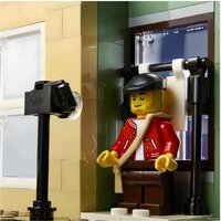 Конструктор LEGO Creator 10278 Полицейский участок - Превью изображения №15 — Интернет-магазин ПроЗаказ