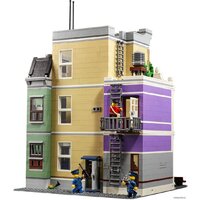 Конструктор LEGO Creator 10278 Полицейский участок - Превью изображения №12 — Интернет-магазин ПроЗаказ