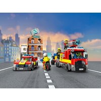 Конструктор LEGO City 60321 Пожарная команда - Превью изображения №40 — Интернет-магазин ПроЗаказ