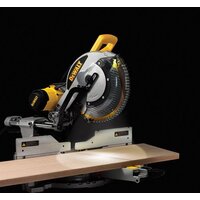 Торцовочная пила DeWalt DWS780 - Превью изображения №3 — Интернет-магазин ПроЗаказ